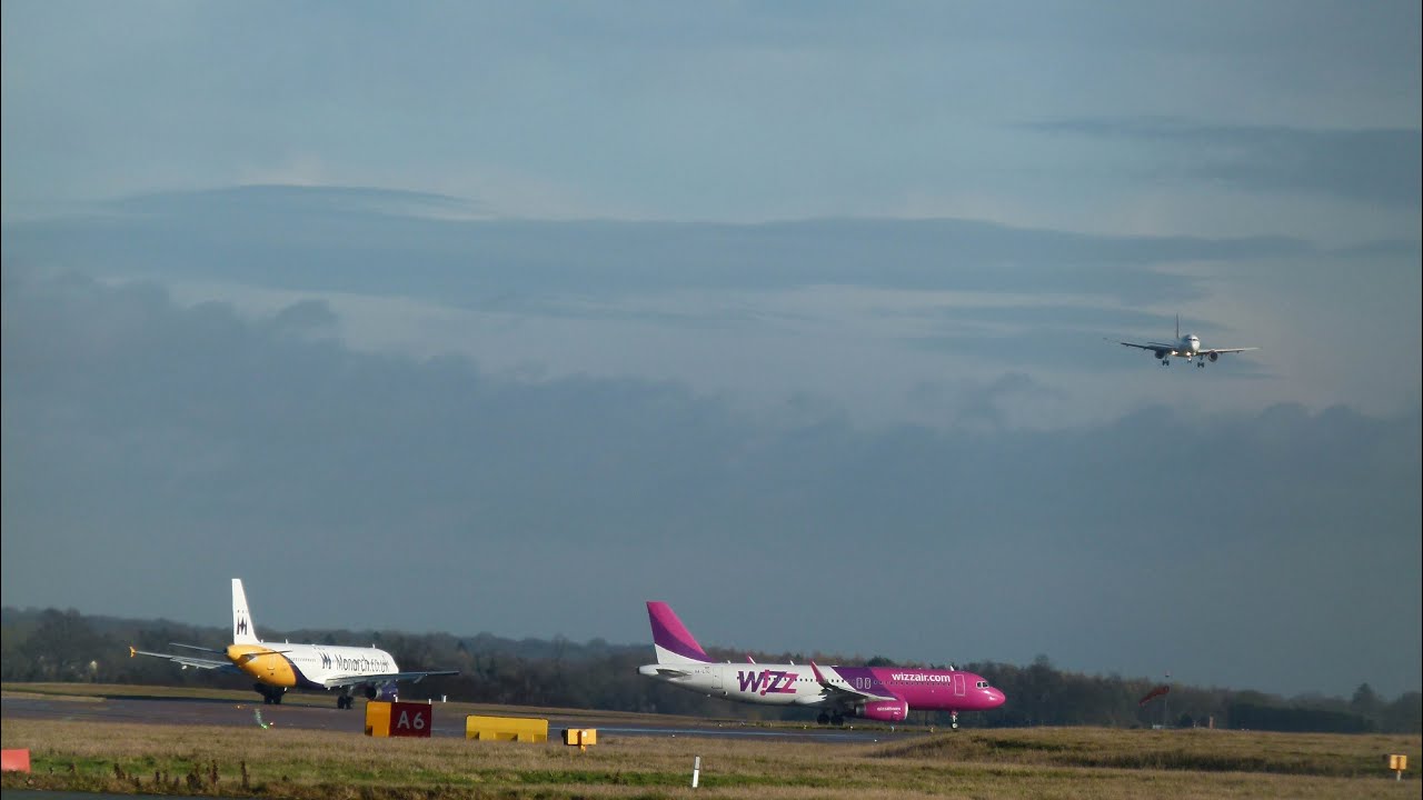 Departures and Arrivals at London Luton Airport | Saturday 17th January 2015