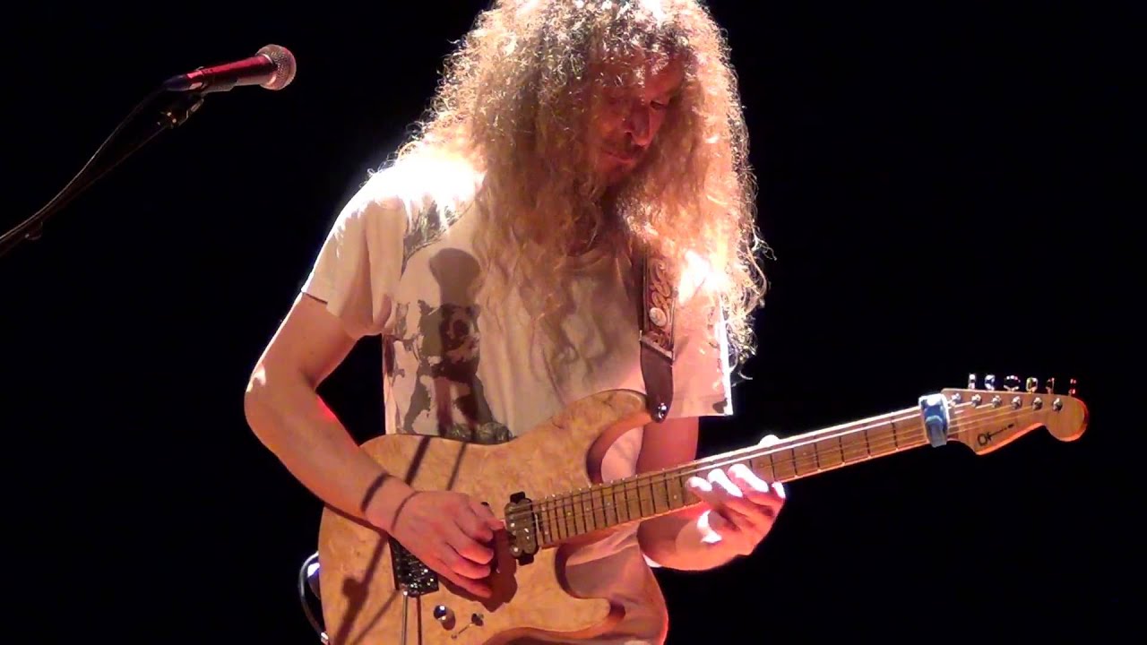 Guthrie Govan - Wave - tremendous performance !! - 16-10-2014 Valence (France) Master-Class