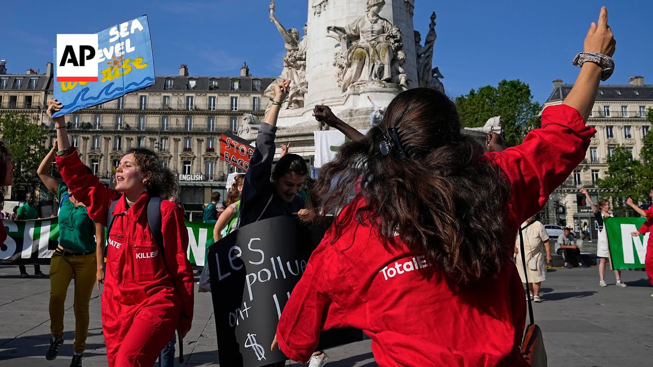Climate activists protest at Paris summit
