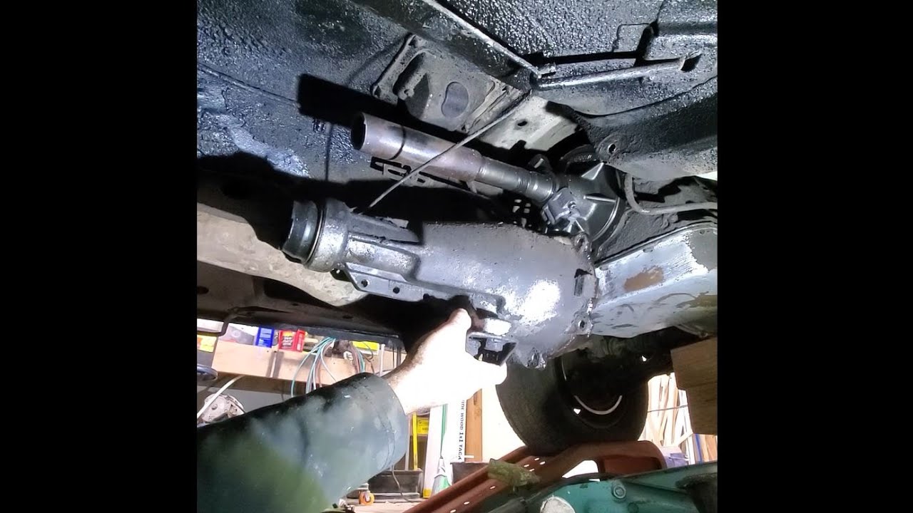 1969 Mustang Mach 1       How to remove stuck slip yoke.