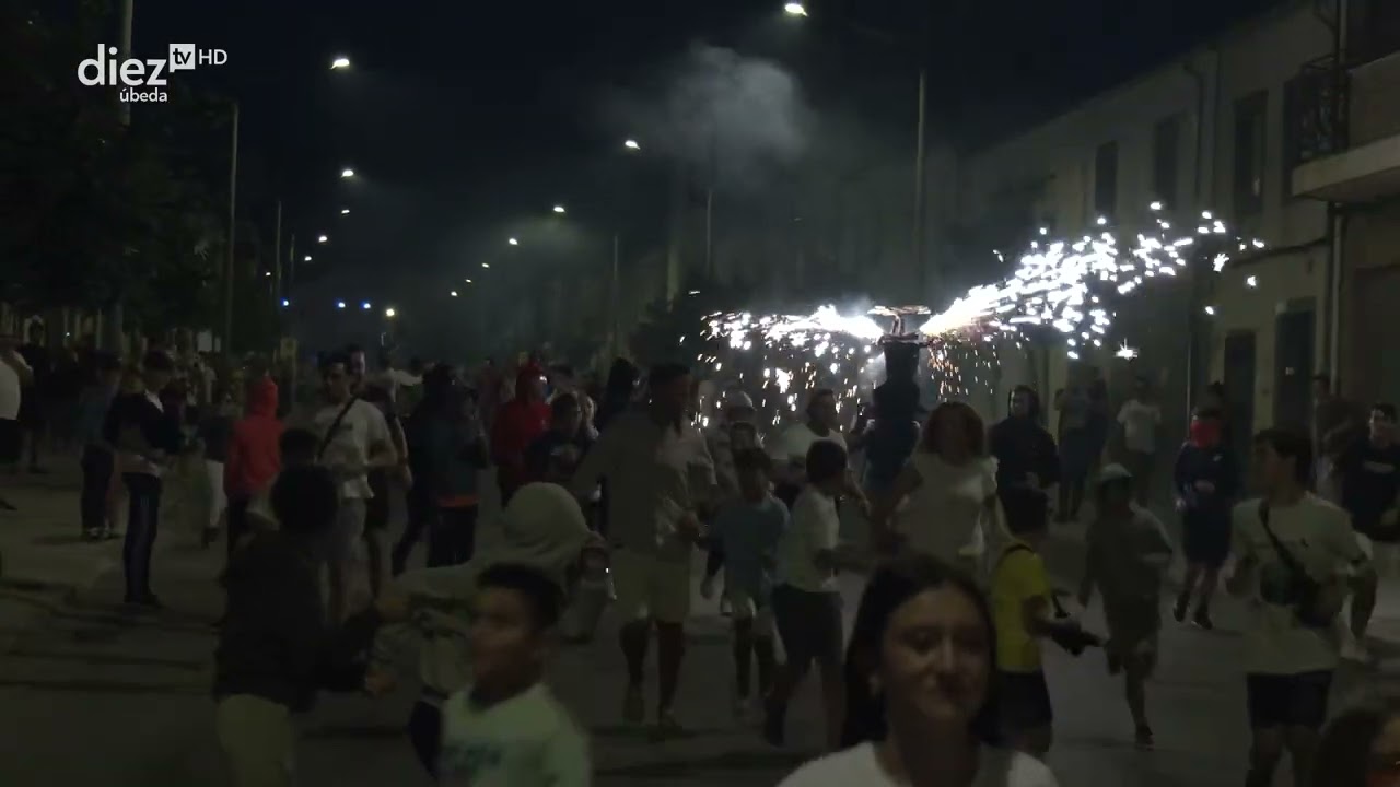 Feria de Torreperogil 2025 | 14 | Toro de fuego infantil
