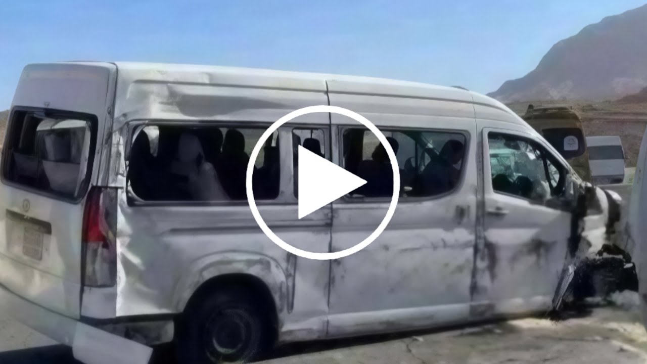 شاهد حادث جامعة الجلالة اليوم وارتفاع عدد الضحايا 😢 انقلاب ميكروباص على طريق الجلالة