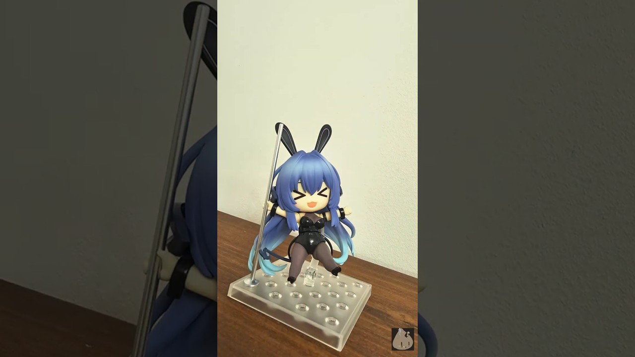 This Bunny Girl is Pole Dancing! New Jersey Nendoroid Unboxing & Assembly.