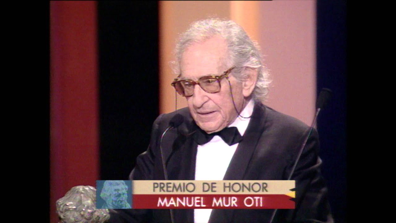 El director Manuel Mur Oti recibe el Goya de Honor en 1993