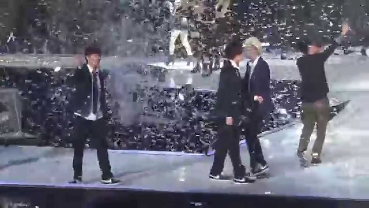 BTS and CNBlue Dancing Silly KCON 2014 Ending