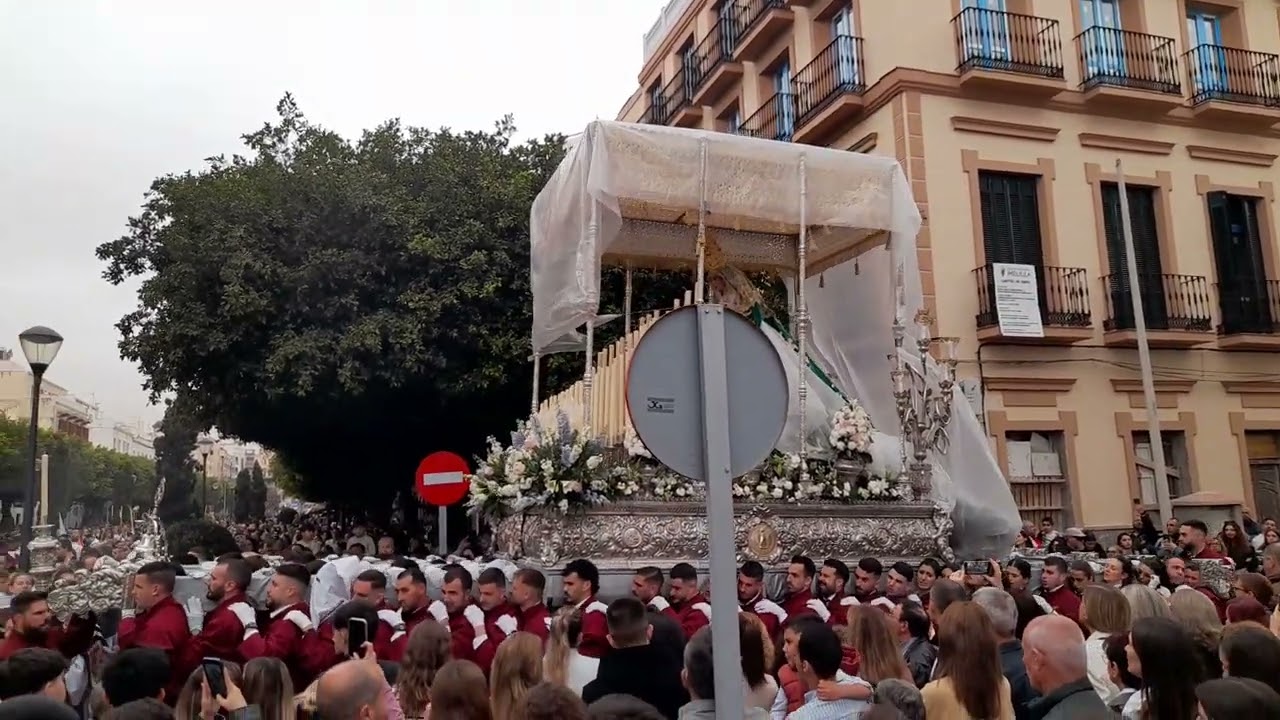 La lluvia trunca un glorioso comienzo de Semana Santa este domingo de Ramos