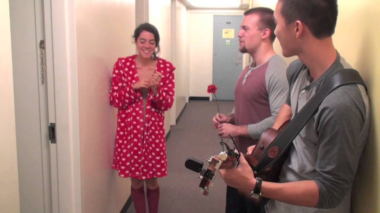 ☺ Serenading Beautiful University People With A Rose & A Guitar (UBC)