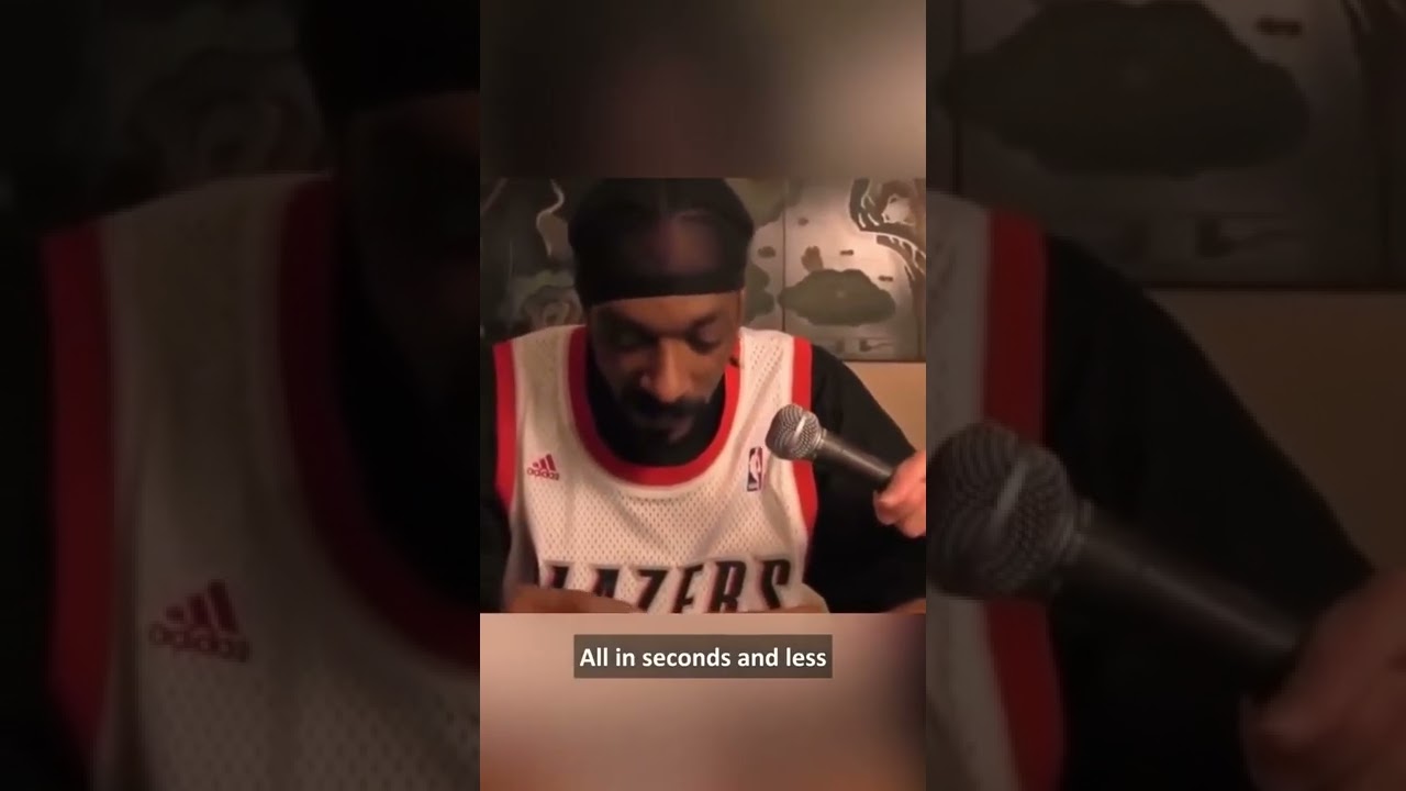 Snoop dogg rolling s blunt in front of narduwar🐐
