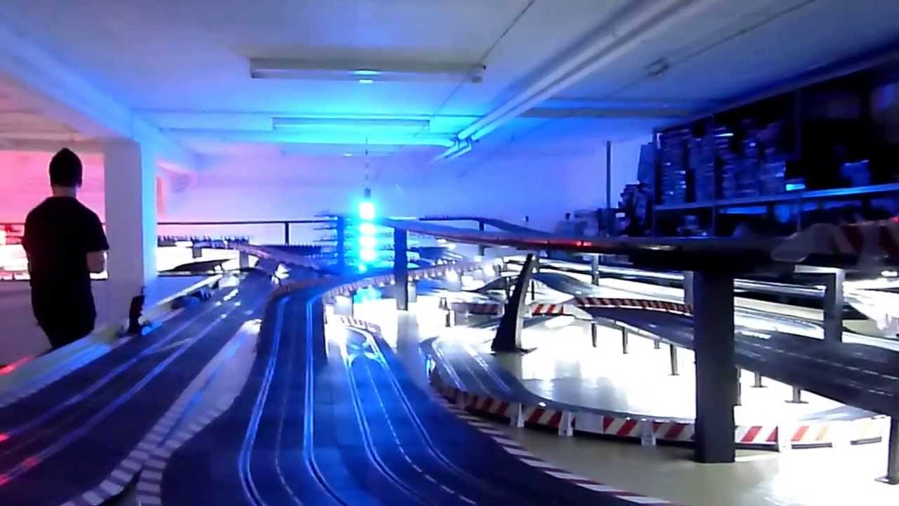 Carrera DIGITAL 132 extrem Rennen / Digital Slot / 250 meter lange Rennbahn 1 von 3
