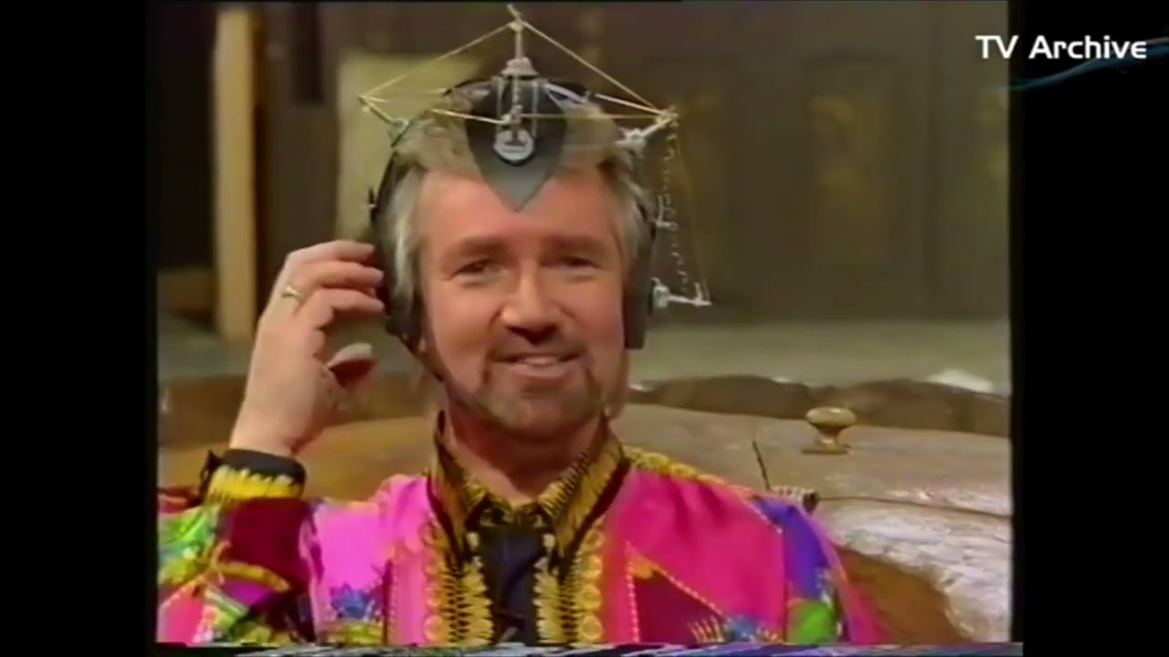 Noel's House Party Grab-A-Grand Segment - Lucinda Green - Saturday 19th March 1994
