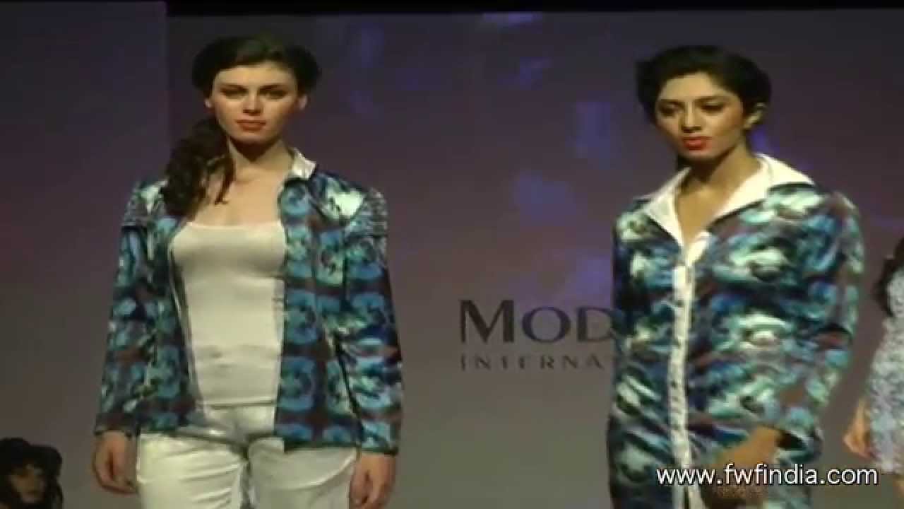 Hot Fashion Show | Bollywood Hardcore