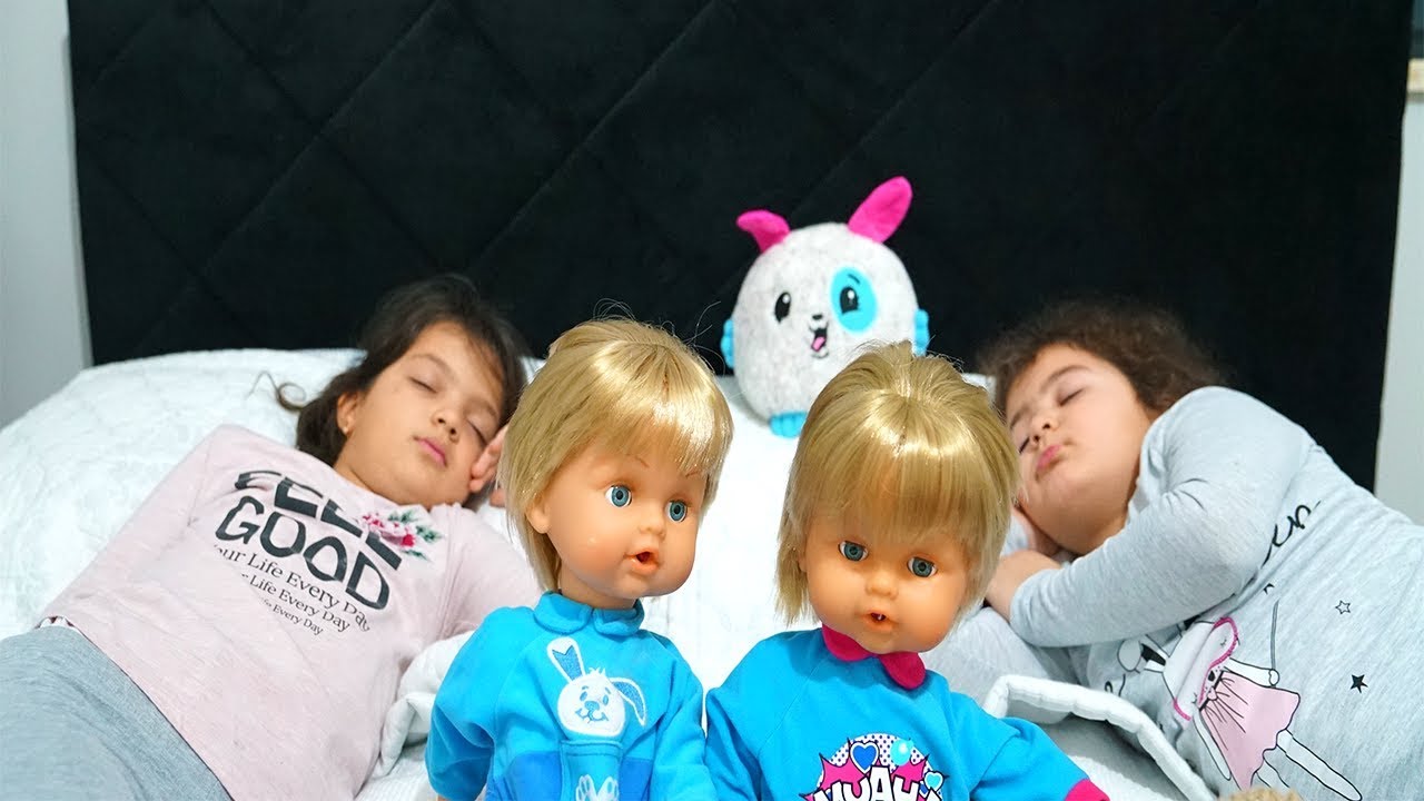 Masal ve Öykü'nün İkiz Bebekleri Kayboldu! Kids twin babies is lost - Funny Kids Video