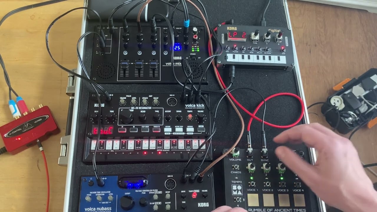 SOMA RoAT (Rumble of Ancient Times) noise jam + Korg Volca Kick, NuBass and NTS-1