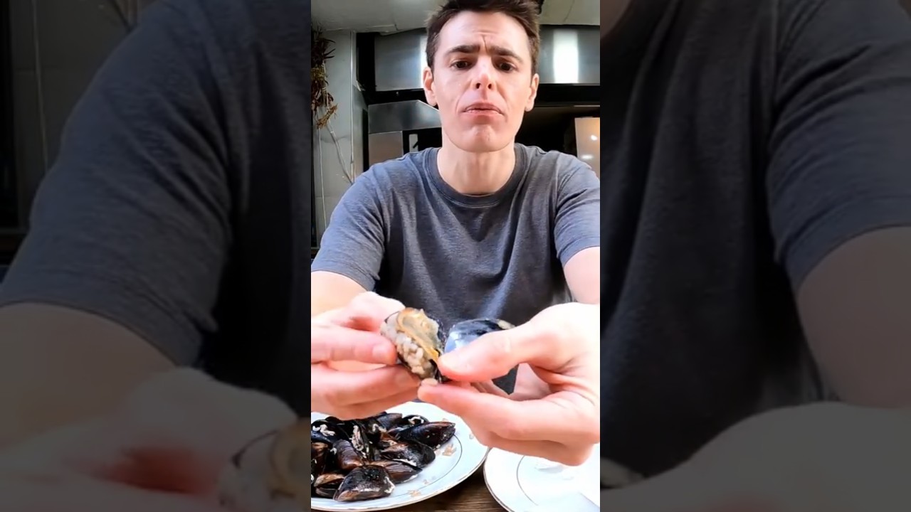 Stuffed Mussels in İzmir, T&uuml;rkiye 🇹🇷