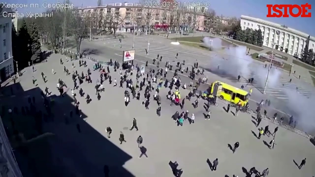 Russos atiram e usam bombas para dispersar protestos em Kherson