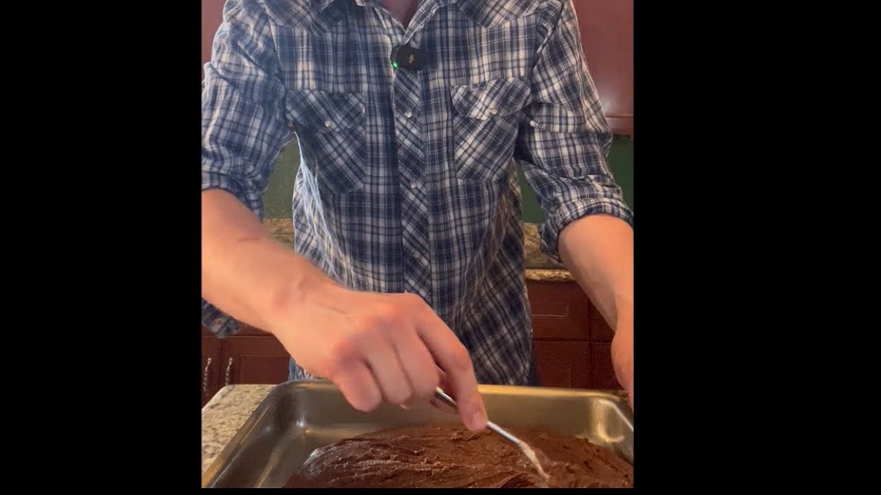 How to make homemade fudge.  The best homemade fudge on the planet.  So delicious.  #fudgerecipe 