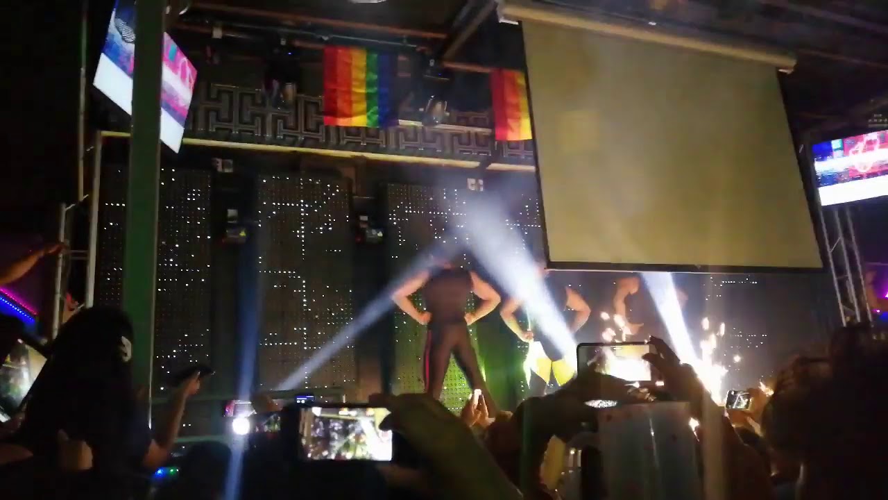 LORENA HERRERA Cantando CARDIO LIVE en CABARETITO