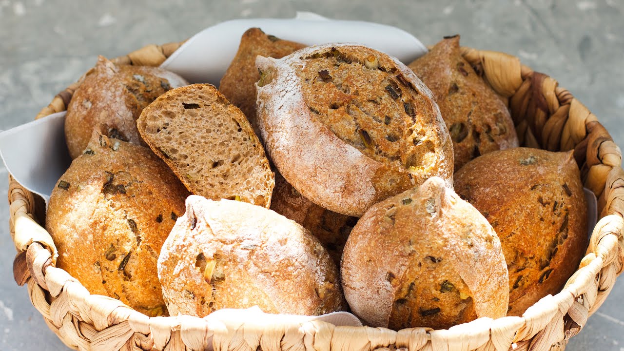 Цельнозерновые булочки на закваске с зелёным луком/Whole Wheat Onion Sourdough Buns