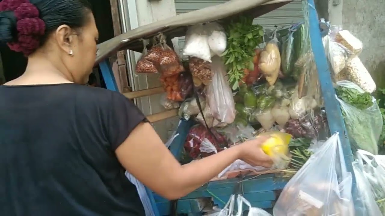 ada titipan kue gabi gais.. pesanan ikan mas 2kg.laris manis#tukangsayurkeliling
