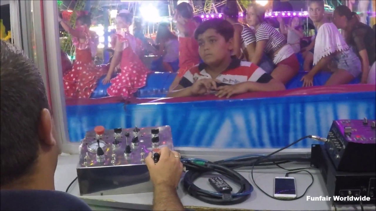 Hilarious Carnival Ride THE BULL SHOW Operator POV at Feria de Málaga 2017 🇪🇸