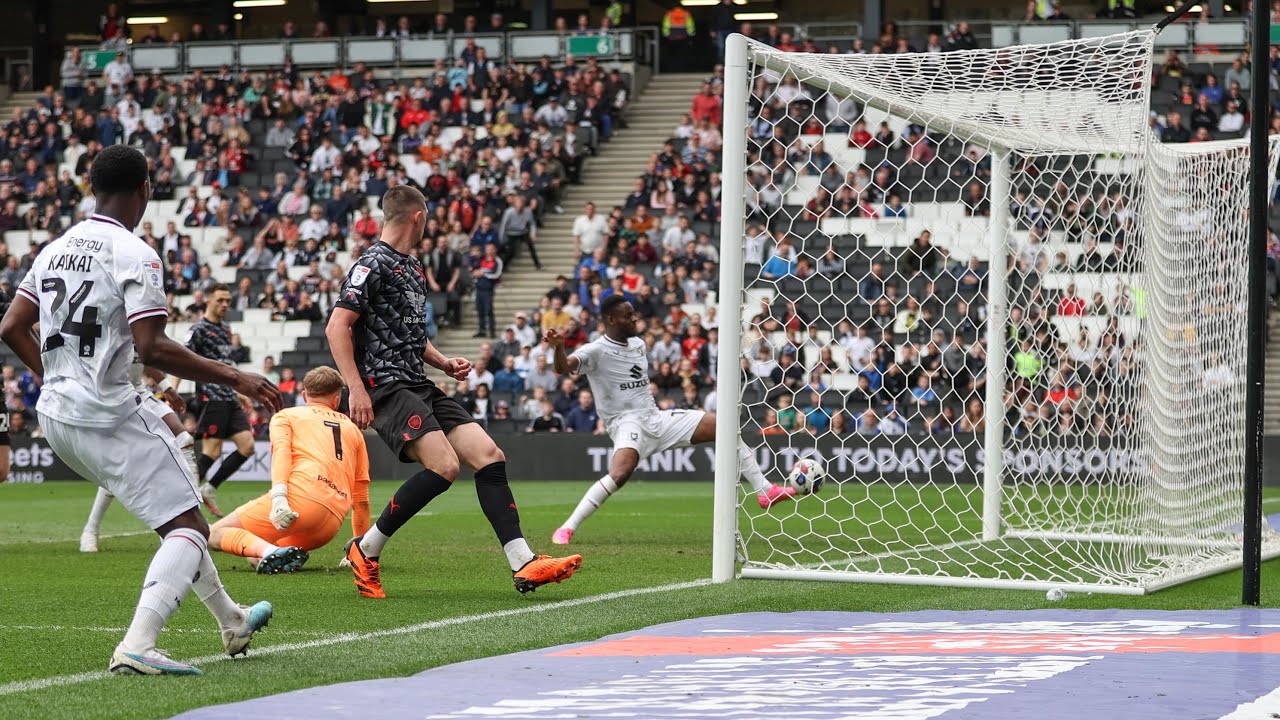 HIGHLIGHTS: MK Dons 4-4 Barnsley