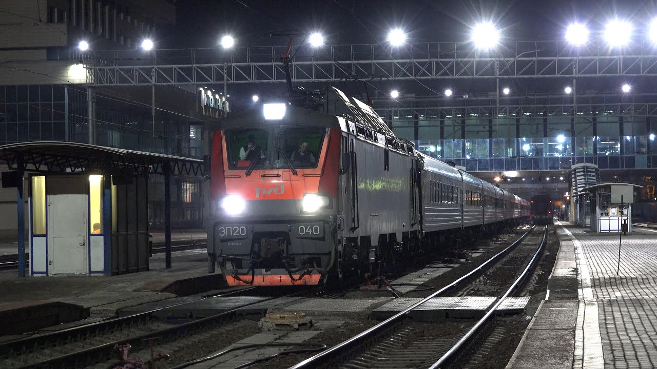 Электровоз ЭП20-040 с поездом №11 Анапа — Москва