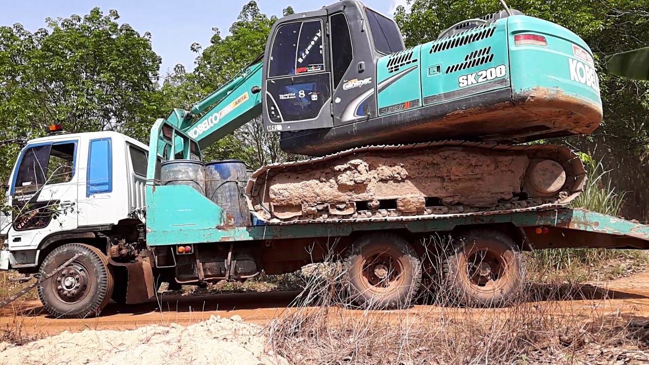รีวิว kobelco sk200-super ขึ้นลงเทอเลอร์ คนขับอายุ 20 ปี ครับ EP.1196