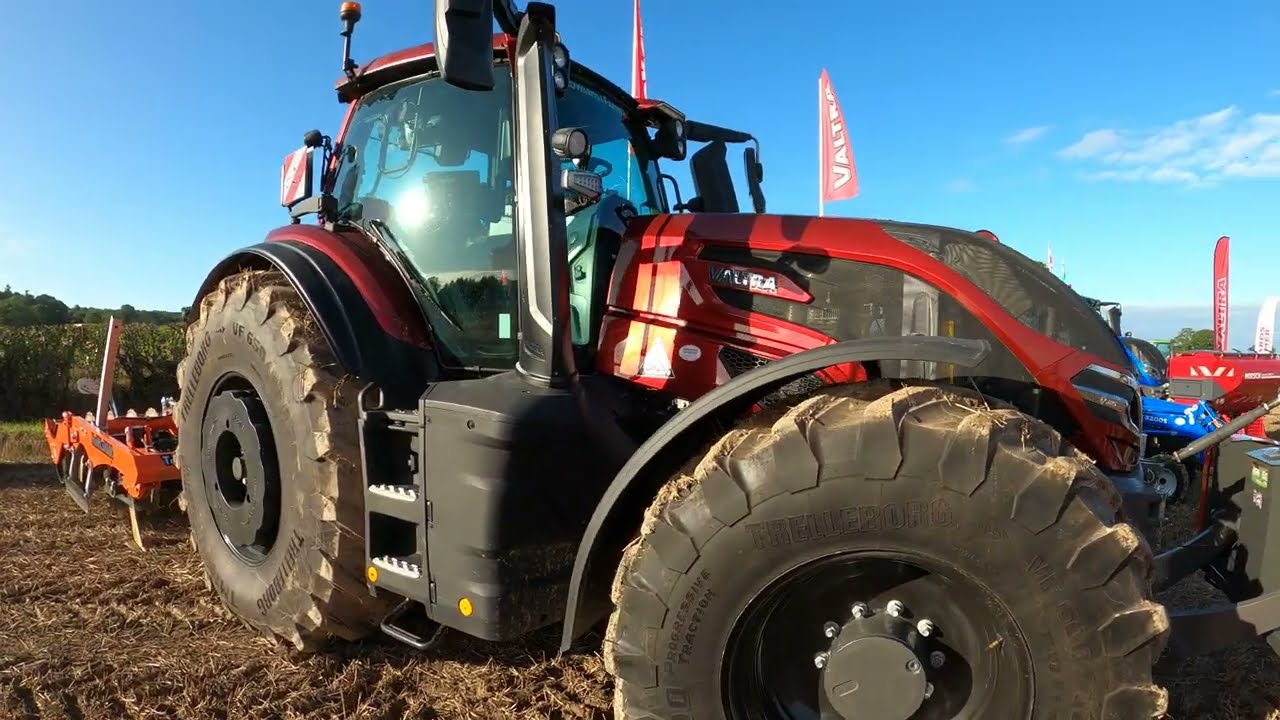 2023 Valtra Q305 Unlimited 7.4 Litre Diesel Tractor (305 HP) #Edwards&Farmer #Cructon