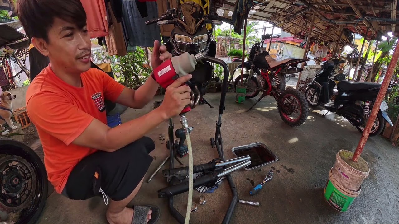 KAWASAKI Z400 fork oil seal replacement - PART 1