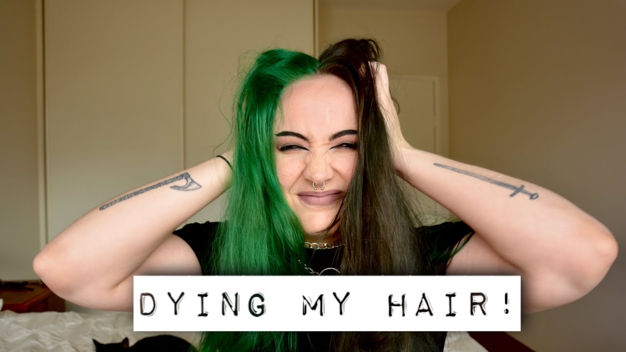 Savhalla || Dyeing my hair green and black.