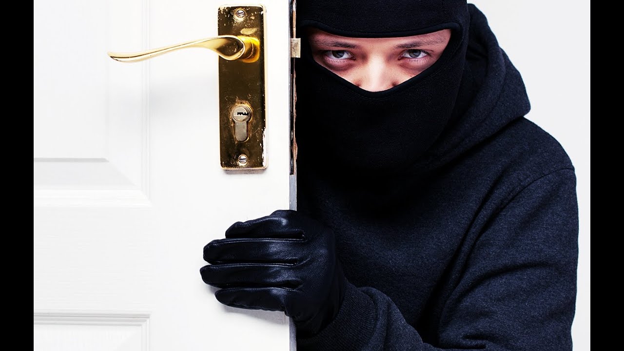 AMATŐR BETÖRŐ [SNEAK THIEF]