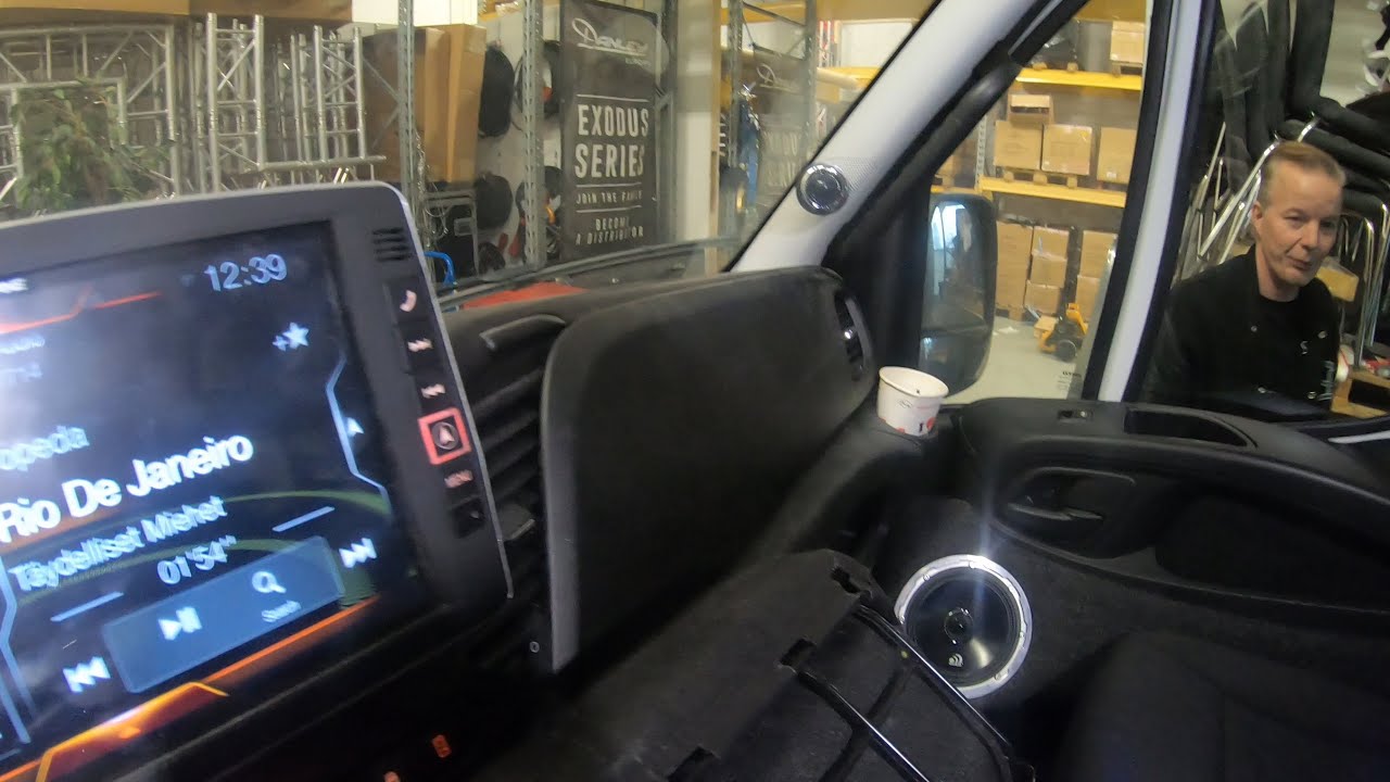 Metalliukon Iveco Daily - L&ouml;nk&auml;n Maken s&auml;&auml;t&ouml;talkoot