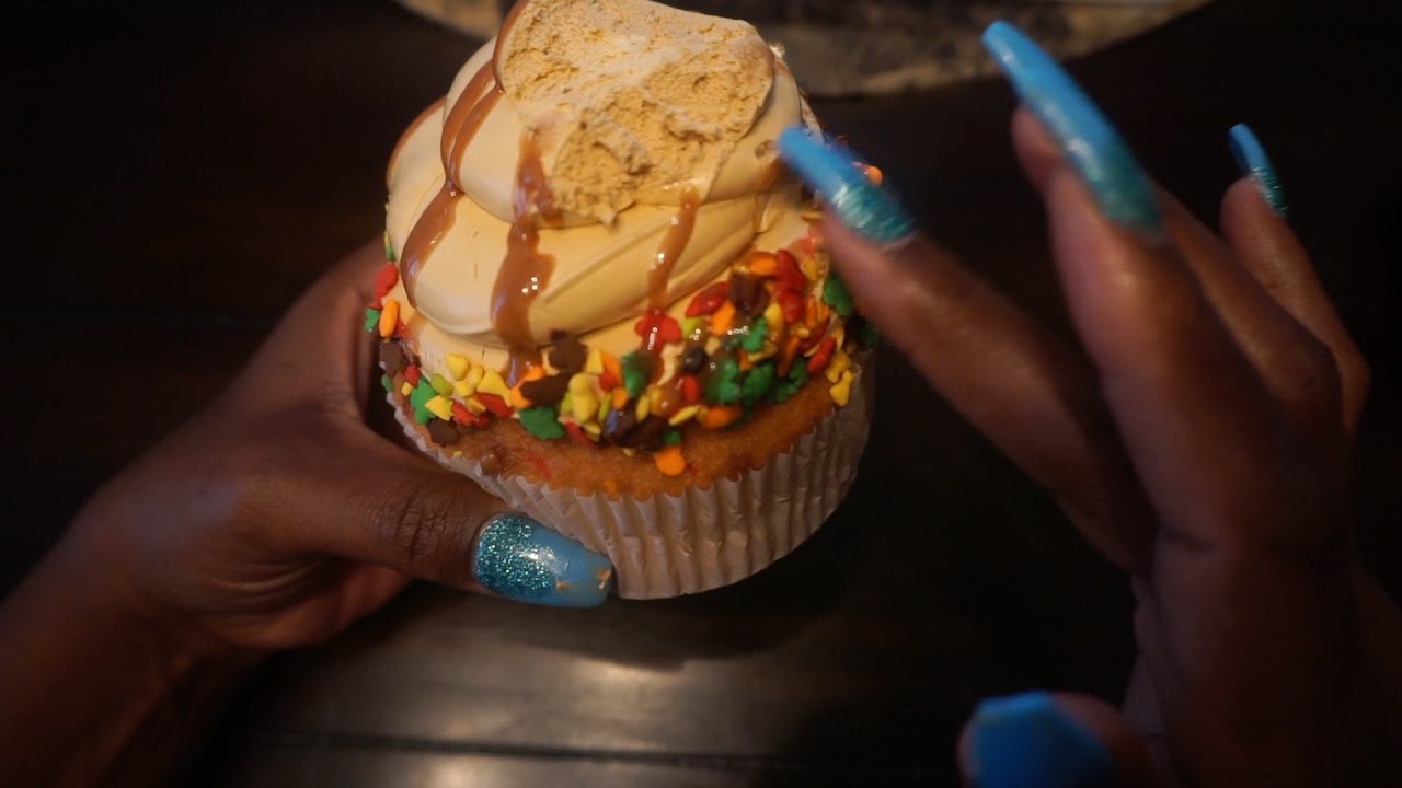🍰 Mukbang/ASMR Cupcake | Eating Sounds | Finger Sucking | Faith Cake