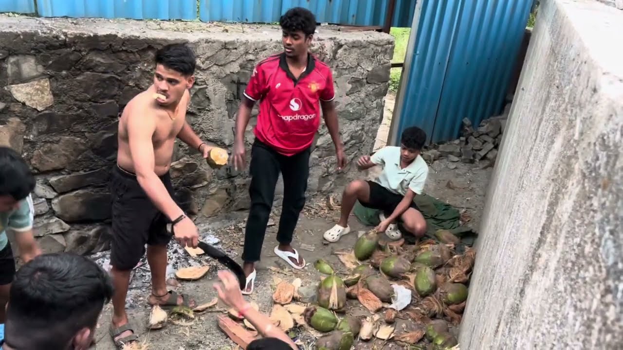 नारळ कडायला गेलो होतो शाळेत 🌴