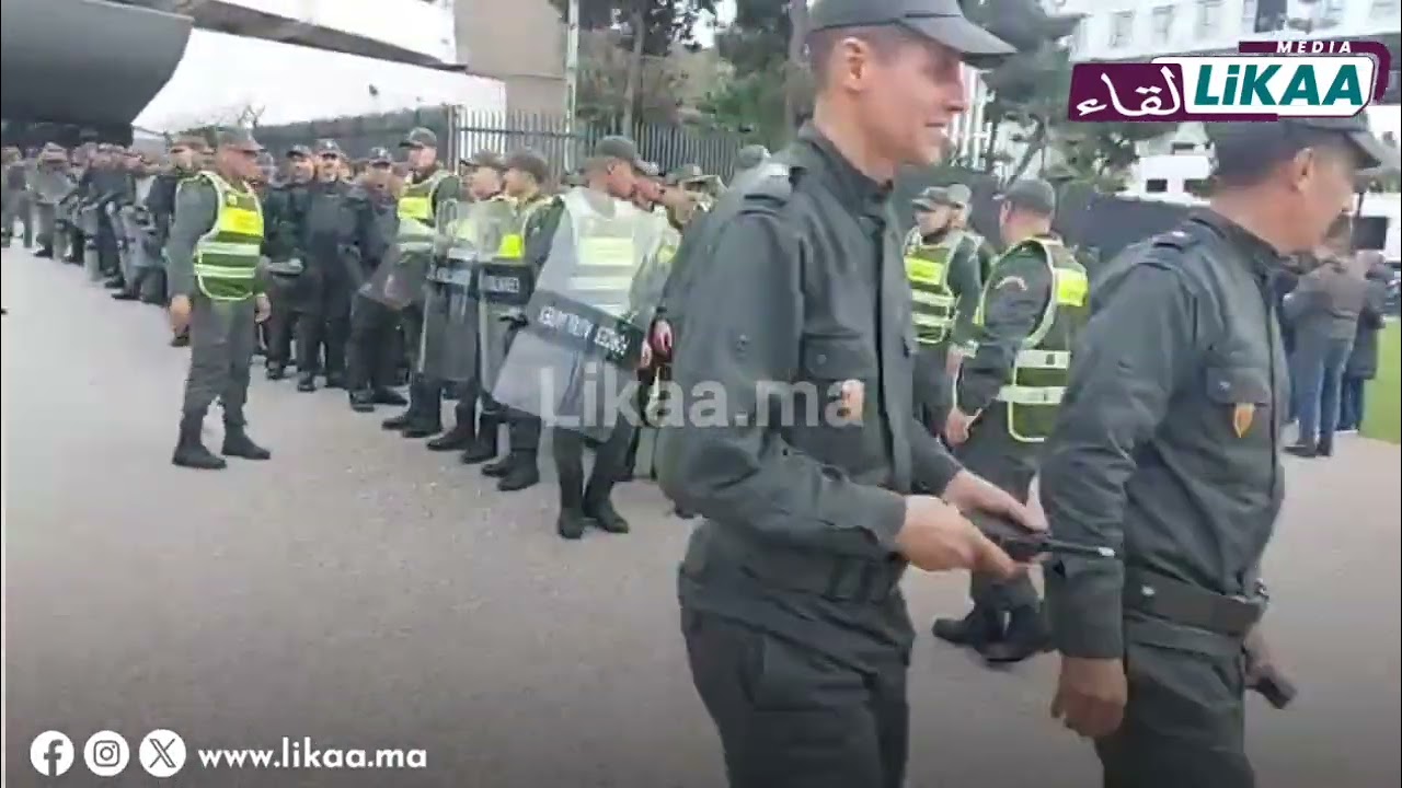 الترتيبات الأمنية لرجال الأمن بمركب محمد الخامس بالدار البيضاء قبل انطلاق مقابلة الرجاء و آسفي 