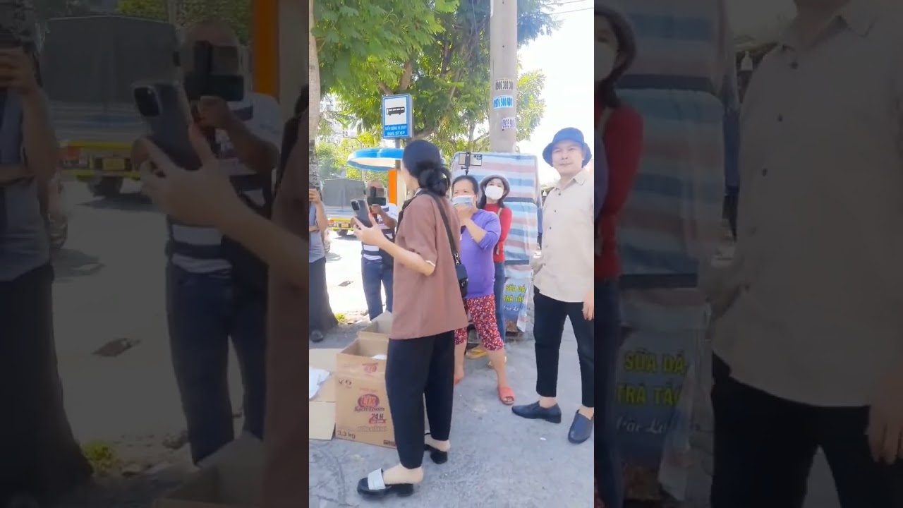 Linh T&yacute;, B&iacute;ch Tr&acirc;m ph&aacute;t qu&agrave; cho b&agrave; con #linhty #bichtram #shorts