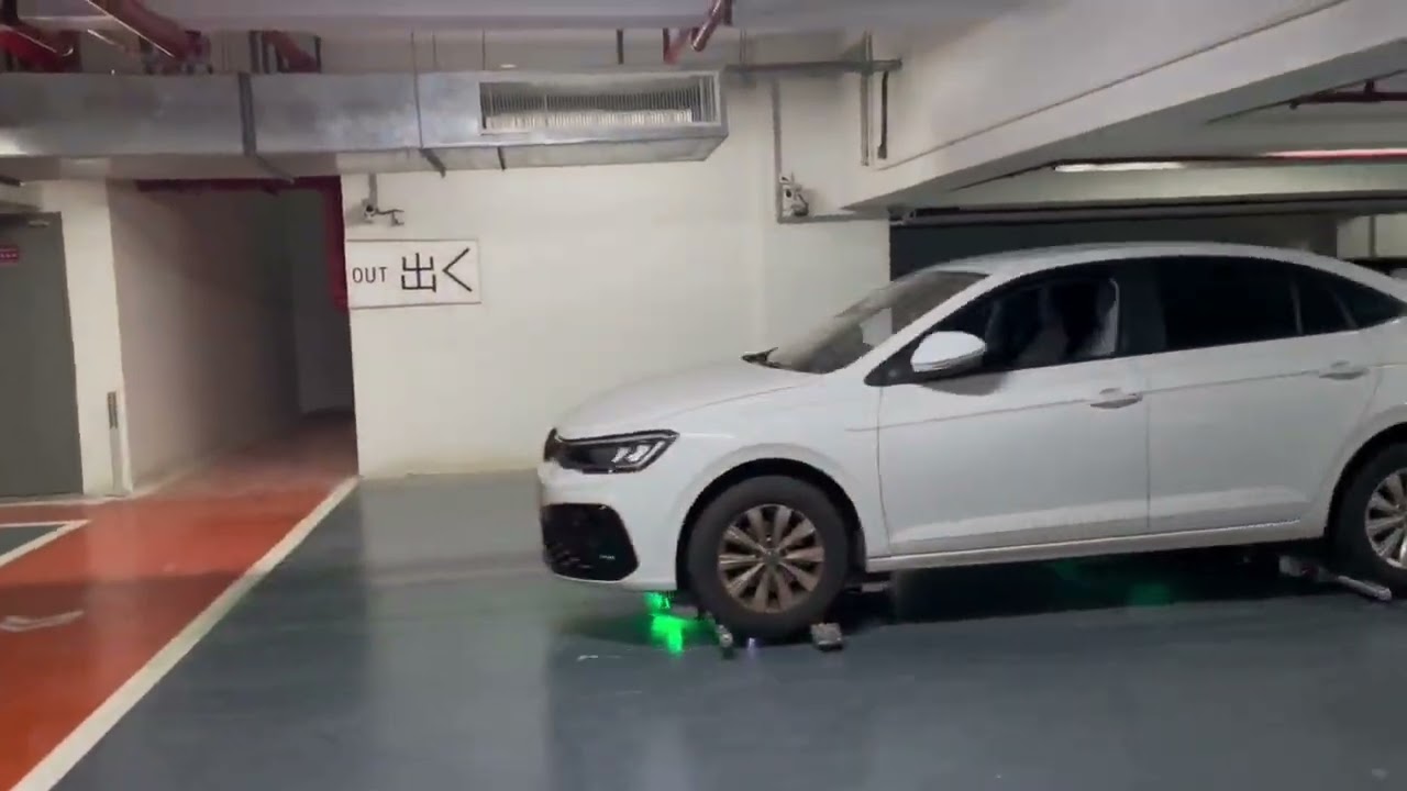 車両搬送ロボット / 立体駐車場にも採用になりました。Valet parking robots now appeared at parking garage!