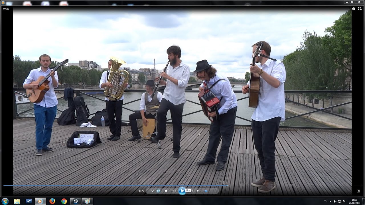 jingle django Paris Puente de las Artes On s'appelle Les Copains d'Abord