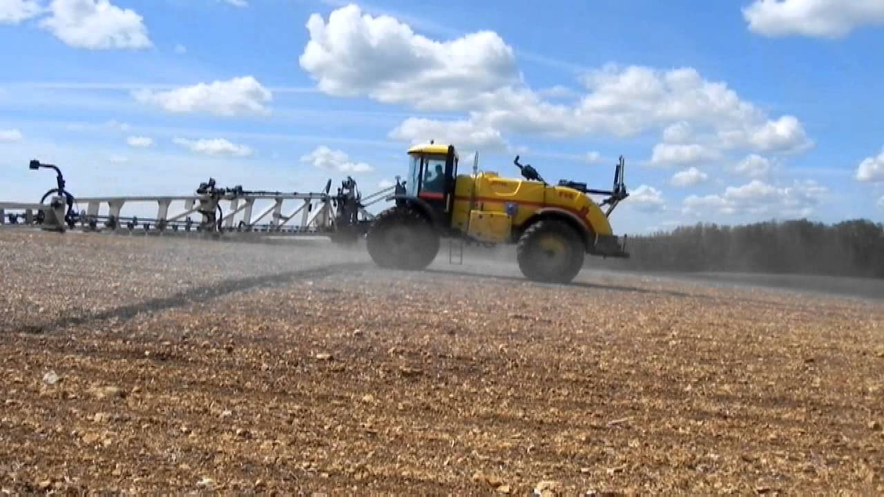 Pulvérisation des maïs avec Artec F40/Spraying of corn 2012 in France
