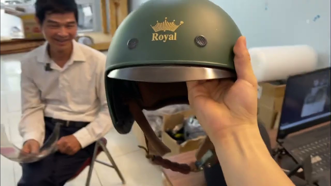 Khách hàng cùng quê lên tận cửa hàng mua mũ,bất ngờ vì chú review luôn mũ bảo hiểm m139 royal