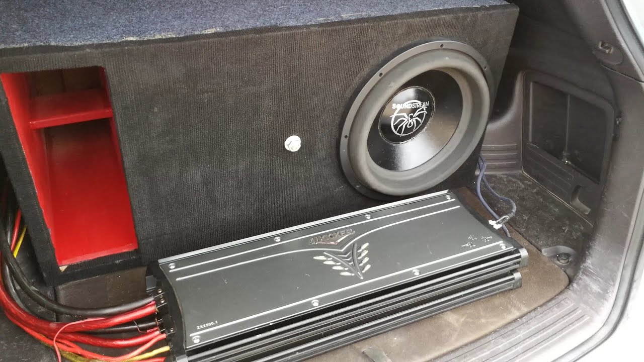 150.21 DB 40HZ Single Soundstream Xxx 15s Powered by 2 KICKER ZX2500.1
