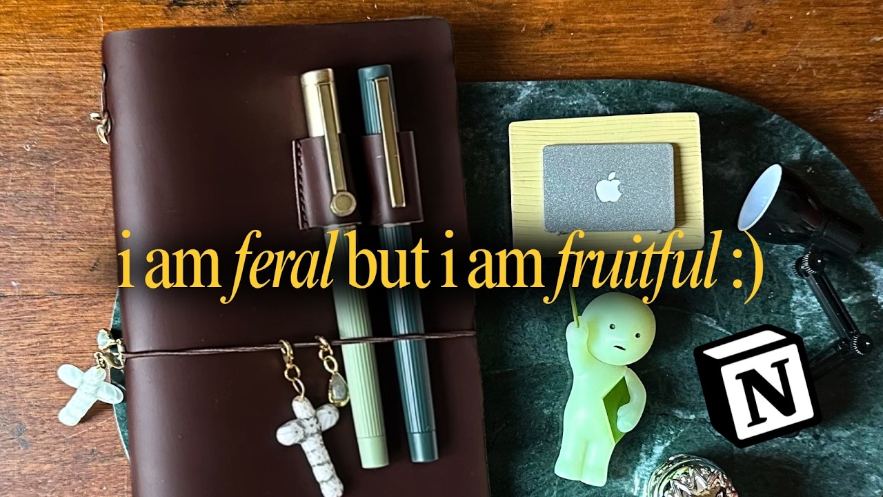 how i stay productive as a chaotic mess (digital & paper systems)