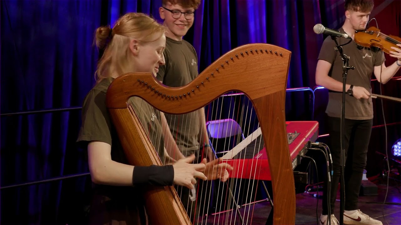 F&egrave;is Rois Ceilidh Trail at Sidmouth Folk Festival 2023 - The Swan