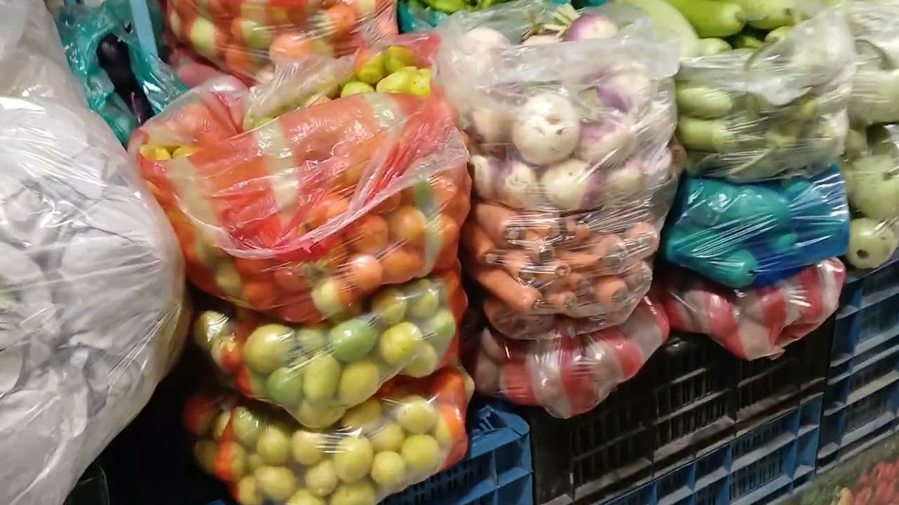 Fruit sale point at F-11 Markaz Islamabad Pakistan / Точка продажи фруктов в секторе F-11, Исламабад
