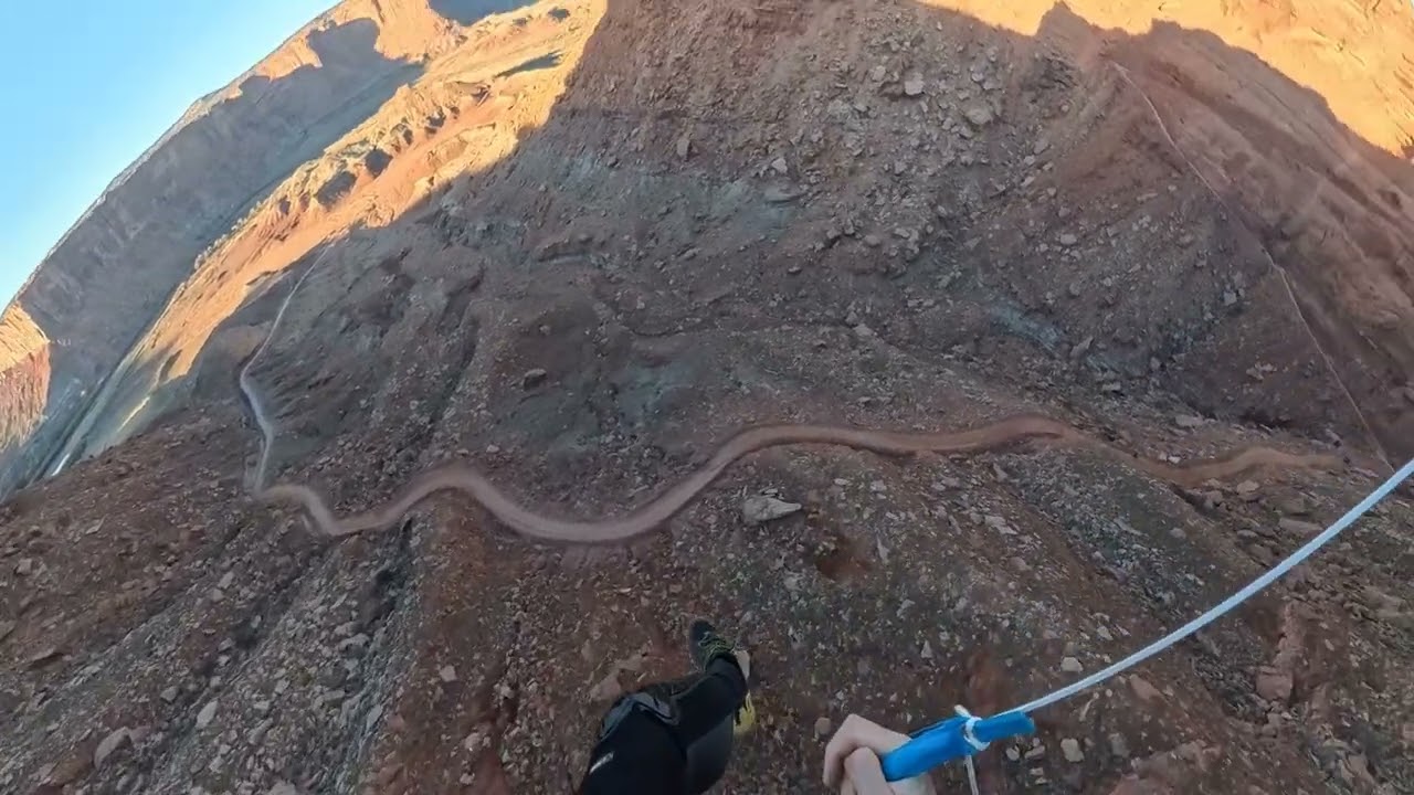 Занимаюсь бейсджампингом PCA Moab