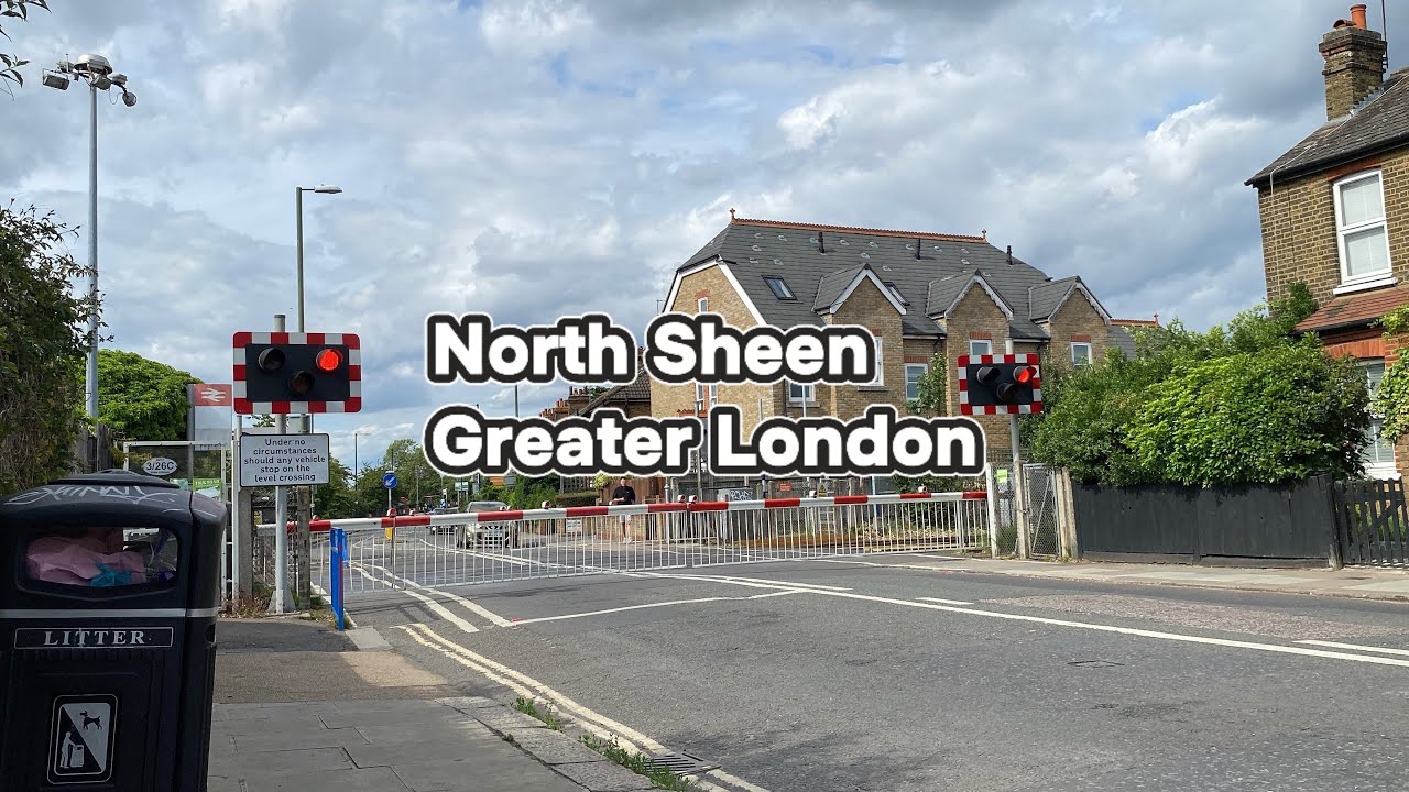 North Sheen Level Crossing (Greater London) Thursday 29 May 2025.