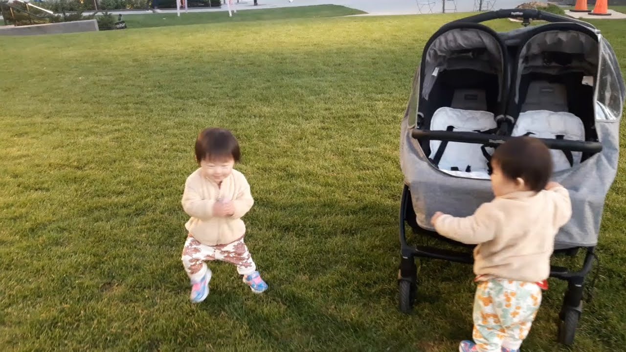 아장아장 귀여운 쌍둥이 아기❤