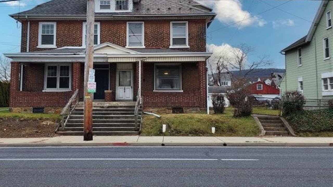 1613 Main Street, Hellertown, PA Presented by The Eric Leadbetter Team.