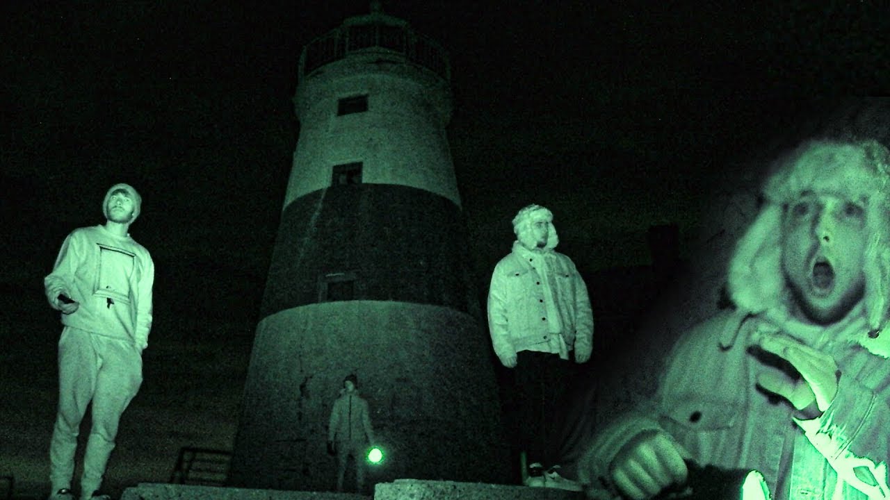 OVERNIGHT ON EXECUTION ROCKS LIGHTHOUSE! (Demons exist...)