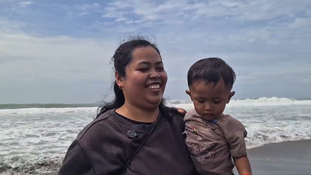PANTAI KEMBAR